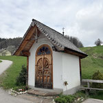 Los ging es bei der kleinen Spalmoos Kapelle