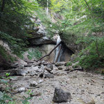 Vorbei am Wasserfall am Eisenauerweg 