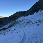 Man merkte die kalten Morgentemperaturen - war der Gletscher gestern eher matschig im Sonnenschein gewesen, war er heute pickelhart