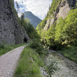 Wir waren nicht lange unterwegs, als vor uns ein Tunnel zu sehen war