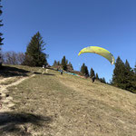 Vorbei am Paragleiterstartplatz