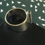 Gematteerd zilver met zwarte diamant