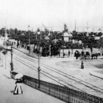 1915 Plaza Velarde desde el puente. A la derecha, Mercado de La Ribera