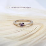 "Tessa" - Verlobungsring Sandgold 750 mit Saphir, 1324.-