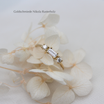  "Lola" : feiner Goldring 750 mit 2 Brillanten je 0.06ct und einem Baguette-Diamanten à 0.19ct, 2403.- 