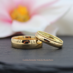 "Classic" - Eheringe Gelbgold 750, Damenring mit Zierrand 1675.- / Herrenring 2385.-