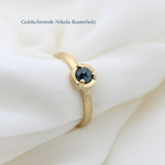 feiner Gelbgoldring 750 mit einer blauen Diamantrose VERKAUFT