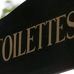 Banheiro em francês é Toilette