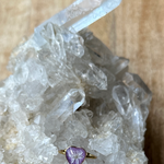 Ring met een bloemetje. 