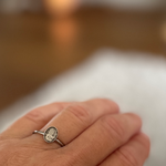 Ring met een stukje tekst uit de bijbel.