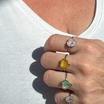 Bovenste ring is met gedroogd pluisje van een bloem. De andere 3 ringen zijn met hondenhaar. 