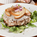 Paleo Burger mit Rucola, Ziegenkäse & Birne