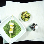 Jakobsmuscheln auf Spinat mit lauwarmen Mandel-Zucchini-Salat