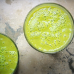Grüner Smoothie mit Avocado