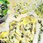 Schwammerl-Gratin auf Sprossensalat
