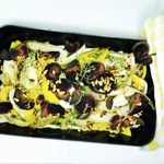 Bio-Gemüse mit Rote Beete Chips & Pinienkernen