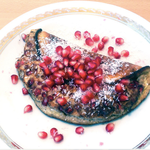 Paleo-Kokos-Pancakes mit Granatapfelkernen