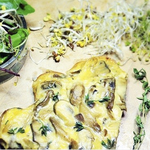 Schwammerl-Gratin auf Sprossensalat