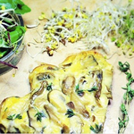 Schwammerl-Gratin auf Sprossensalat