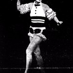 Alma Kar w  scenie z filmu Zabawka (1933)