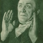 Kazimierz Junosza -Stępowski w scenie z przedstawienia Zbrodnia i kara ( T.Polski Warszawa 1935 )