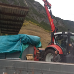 Yoga-Plattformen in Oberlech abholen, mit Steyr 6240 CVT