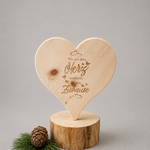 Herz Sockel "ZUHAUSE" ; € 39 ; INFO: Holz ist ein Naturprodukt, daher können Abweichungen vorkommen.