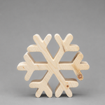 Schneeflocke "groß" ; € 29 ; 17cm; INFO: Holz ist ein Naturprodukt, daher können Abweichungen vorkommen.