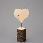 Herz auf Baumstamm; € 50 ; 44cm ; INFO: Holz ist ein Naturprodukt, daher können Abweichungen vorkommen.
