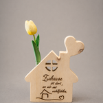 Häuschen "Zuhause" ; € 36 ; 23cm; INFO: Holz ist ein Naturprodukt, daher können Abweichungen vorkommen.
