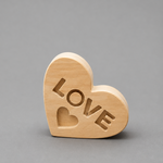 Herz "LOVE" ; in 2 Größen erhältlich ; INFO: Holz ist ein Naturprodukt, daher können Abweichungen vorkommen.