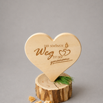 Herz Sockel "WEG" ; € 39 ; INFO: Holz ist ein Naturprodukt, daher können Abweichungen vorkommen.