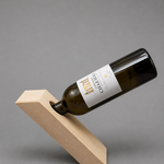 Ständer ; € 30 ; ( passt auch für Schnapsflasche )  INFO: Holz ist ein Naturprodukt, daher können Abweichungen vorkommen.