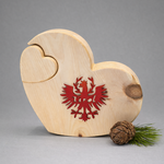 Herz in Herz "Tiroler Adler" ; € 45 ; 24cm ; INFO: Holz ist ein Naturprodukt, daher können Abweichungen vorkommen.