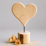 Herz auf Sockel ; € 20 ; 20cm; INFO: Holz ist ein Naturprodukt, daher können Abweichungen vorkommen.