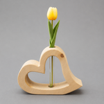 Herzvase ; € 36 ; 16cm ; INFO: Holz ist ein Naturprodukt, daher können Abweichungen vorkommen.