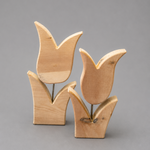 Tulpenpaar ; € 36 ; 29cm + 23cm ; INFO: Holz ist ein Naturprodukt, daher können Abweichungen vorkommen.