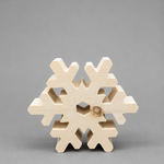 Schneeflocke "mittel" ; € 20 ; 13cm; INFO: Holz ist ein Naturprodukt, daher können Abweichungen vorkommen.