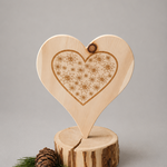 Herz Sockel "Edelweiß" ; € 39 ; 32cm ; INFO: Holz ist ein Naturprodukt, daher können Abweichungen vorkommen.