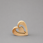 Herz " innerlich " ; € 20 ; 11cm; INFO: Holz ist ein Naturprodukt, daher können Abweichungen vorkommen.