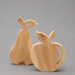 Apfel & Birne "groß" ; € 36; 20cm + 26cm ; INFO: Holz ist ein Naturprodukt, daher können Abweichungen vorkommen.