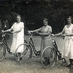 Ausflugsfoto von Milda und Gertrud Bräuer sowie einer Freundin.