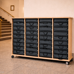 Rollcontainer in einem Theater Foyer