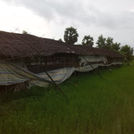 Gebäude auf einem Gehöft bei Kunyangon. / Famrhouse near to Kunyangon.