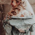 bruidsmode met bedrukt spijkerjasje, extra draagbaar aandenken