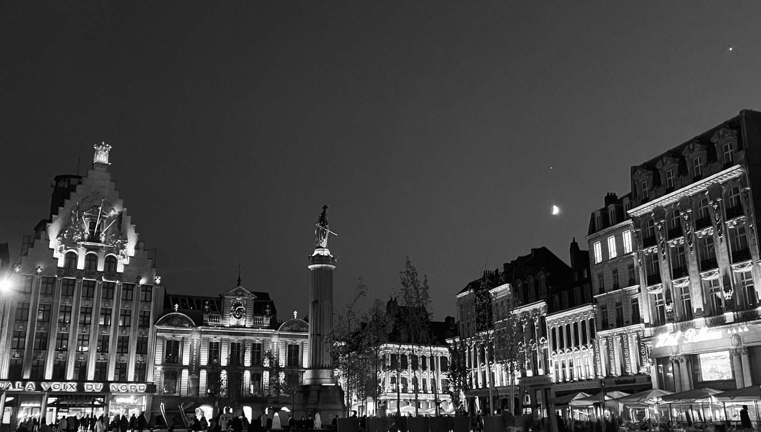 Jacquemars Immobilier Agence Immobiliere Lille Le grand magasin au coeur du Vieux Lille par la place Saint André