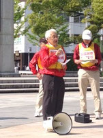 あいさつする八村副会長