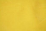 Cuir coloris jaune moutarde pour les sabots suédois et les sandales cuir-bois pour femme