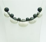 collier de perle en céramique blanc