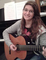Francesca Raiti alla chitarra.